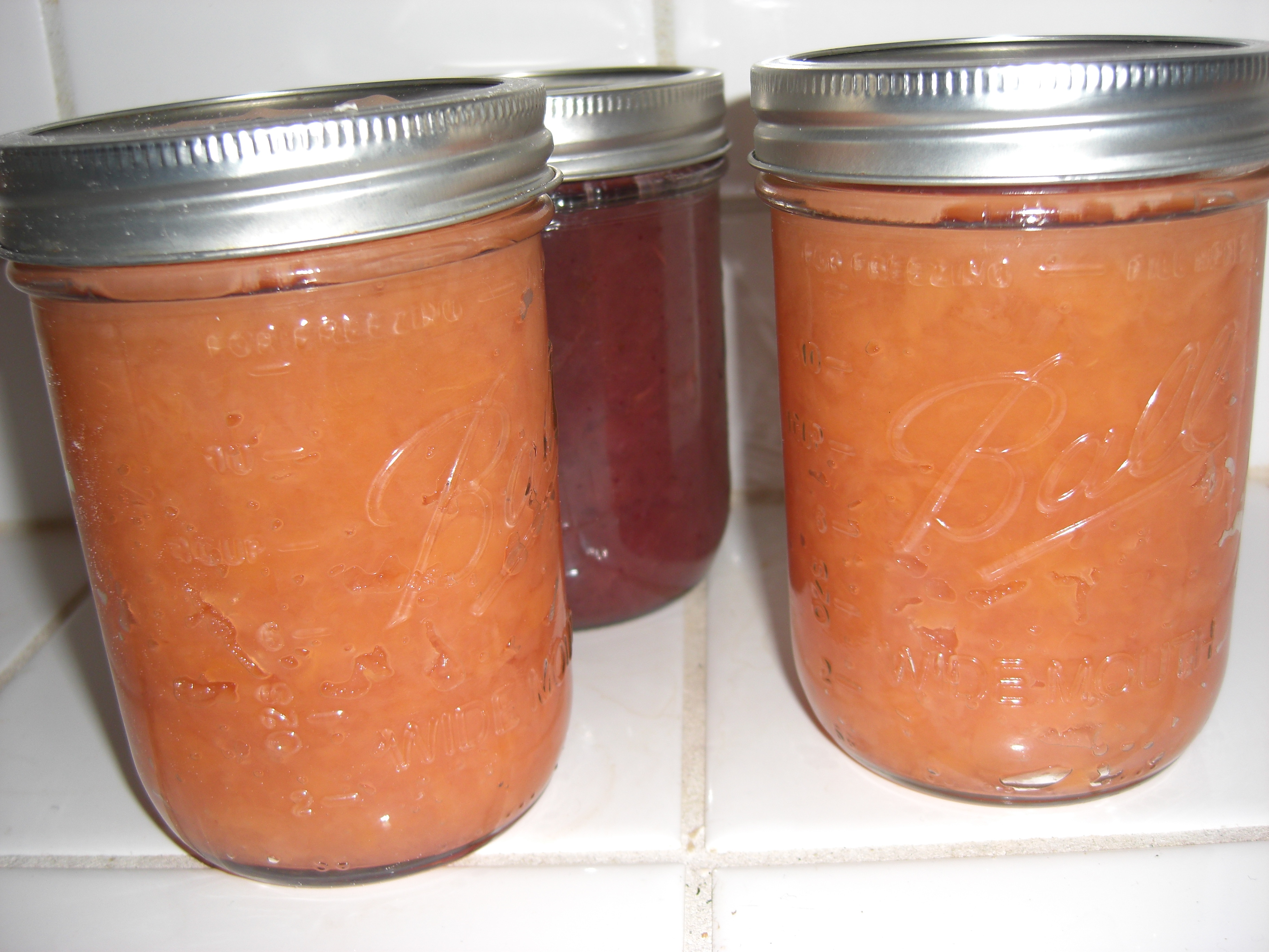 apple sauce in jars